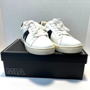 Mia Italia‎ Low Top Lace Up Sneakers Pre-owned With Box